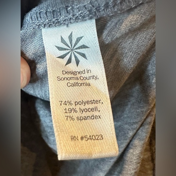 Athleta Women’s Essence Satin Mesh Tank Size Medium - Picture 6 of 8